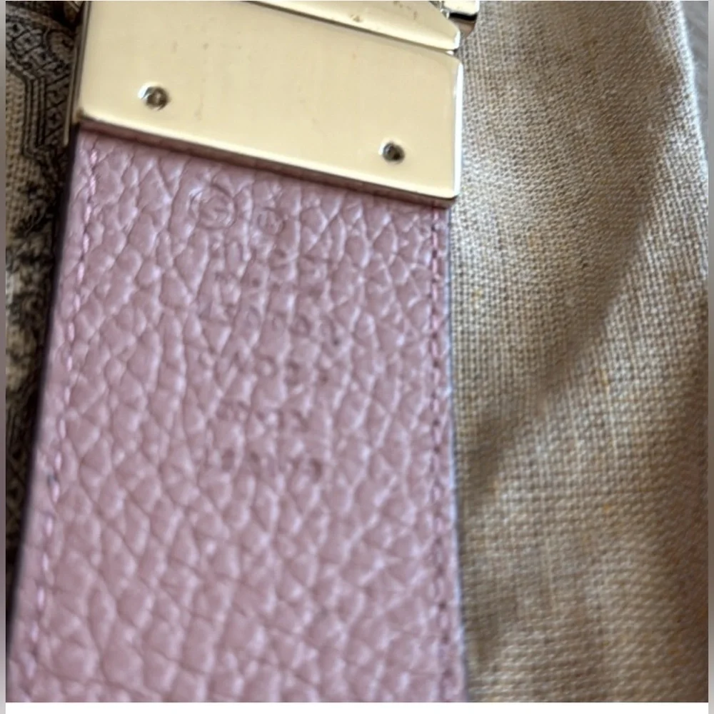 Gucci Black and Pink Belt with Gold GG Buckle - Authentic 

Reposhed - Picture 8 of 9